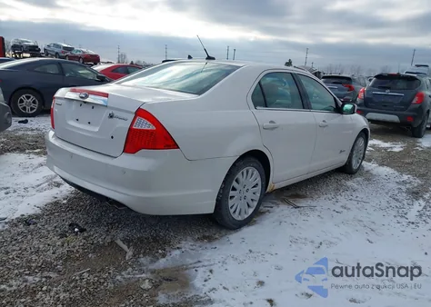 2010 Ford Fusion Hybrid z USA, uszkodzony, nr VIN 3FADP0L33AR359921